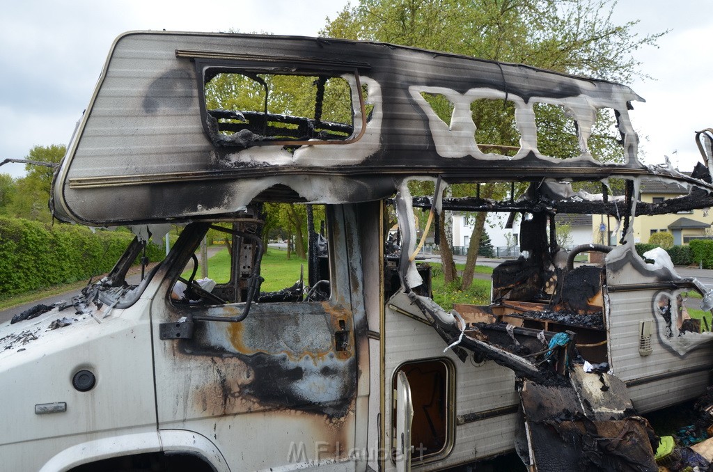 Wohnmobil ausgebrannt Koeln Porz Linder Mauspfad P030.JPG - Miklos Laubert